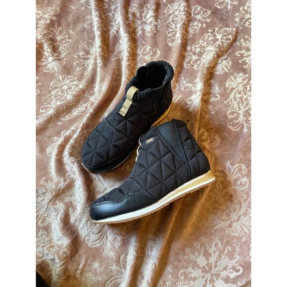 New teva womens puffer ankle reEmber black boots size 7 - Picture 1 of 5